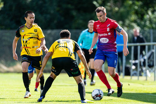Höganäs Oskar Lindblom mot Gnosjös Anders Luu