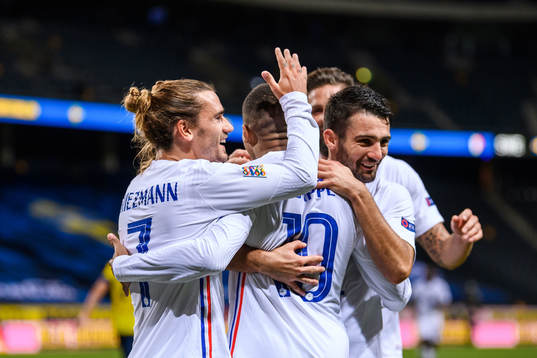 Antoine Griezmann, Kylian Mbappé and Léo Dubois of France