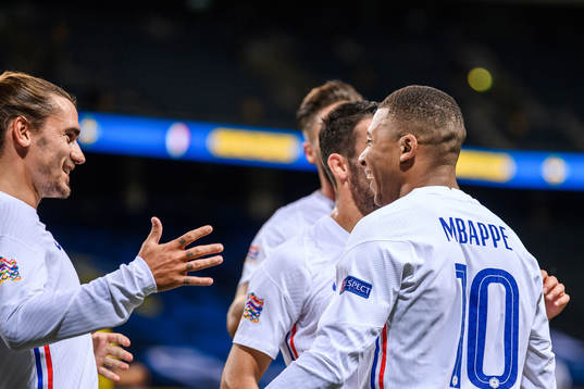Antoine Griezmann and Kylian Mbappé of France celebrate