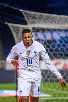 Kylian Mbappé of France celebrates
