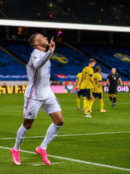 Kylian Mbappé of France celebrates