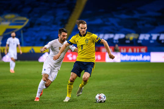 Léo Dubois of France and Albin Ekdal of Sweden