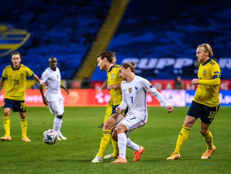 Albin Ekdal and Emil Forsberg of Sweden against Antoine