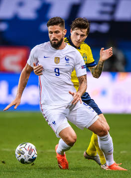 Olivier Giroud of France and Victor Nilsson Lindelöf