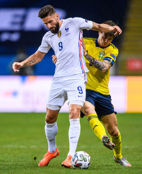 Olivier Giroud of France and Victor Nilsson Lindelöf of