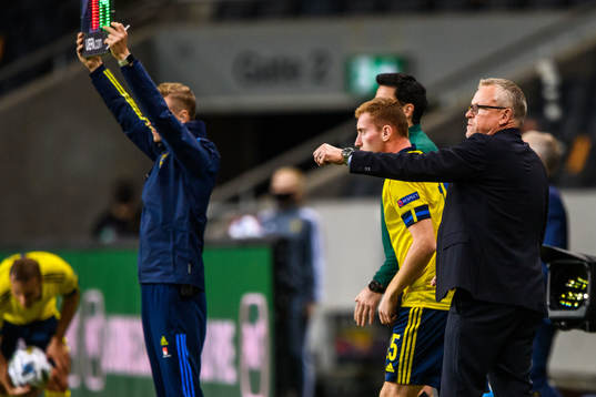 Head coach Janne Andersson and Dejan Kulusevski of Sweden