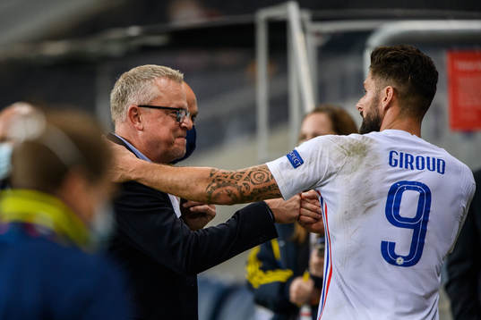 Head coach Janne Andersson of Sweden and Olivier Giroud of