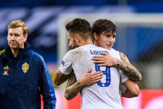 Olivier Giroud of France and Victor Nilsson Lindelöf of