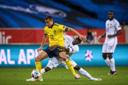 Robin Quaison of Sweden and N'Golo Kanté of France