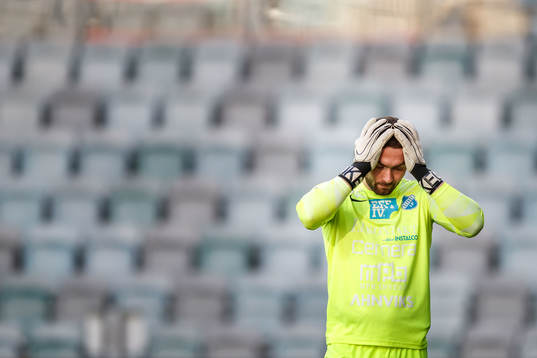 Norrbys målvakt Mergim Krasniqi deppar