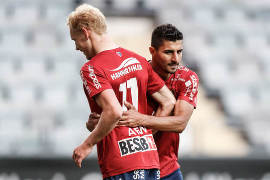 Örgrytes Adam Bergmark Wiberg jublar med Ailton Jose