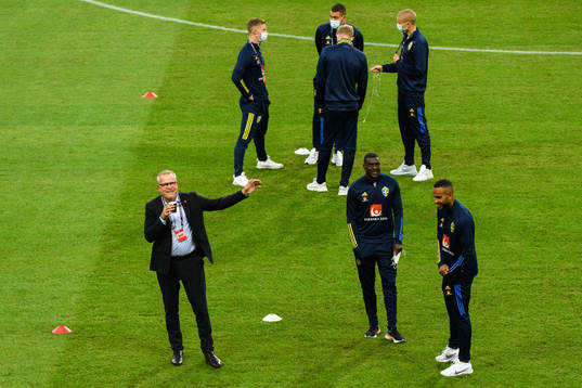 Head coach Janne Andersson, Ken Sema and Isaac Kiese Thelin