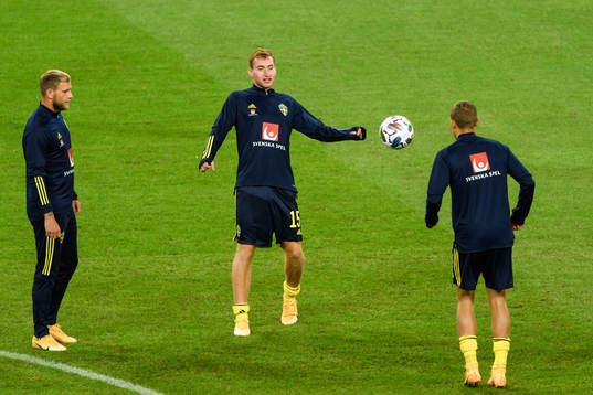 John Guidetti and Dejan Kulusevski of Sweden