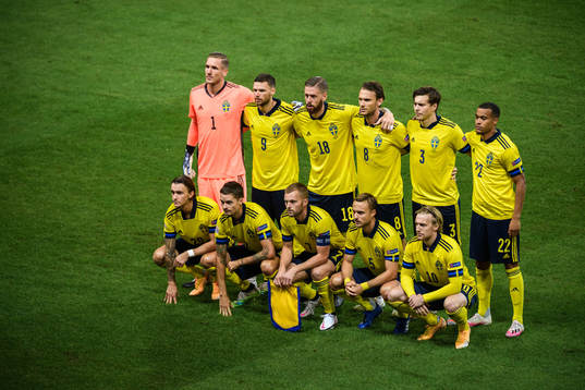 Sweden’s starting eleven pose for a team photo