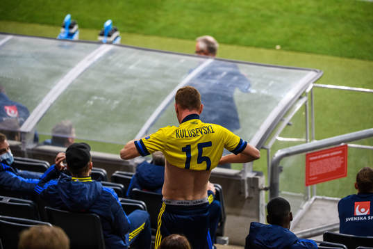 Dejan Kulusevski of Sweden prepares