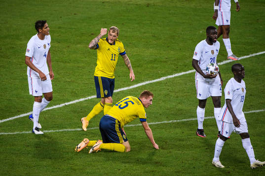 John Guidetti of Sweden and Dejan Kulusevski of Sweden