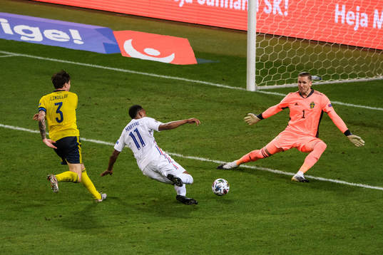 Anthony Martial of France against Victor Nilsson Lindelöf