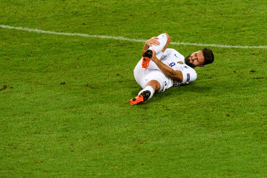 Olivier Giroud of France in pain