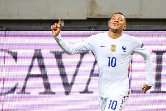 Kylian Mbappé of France celebrates the 0-1 goal
