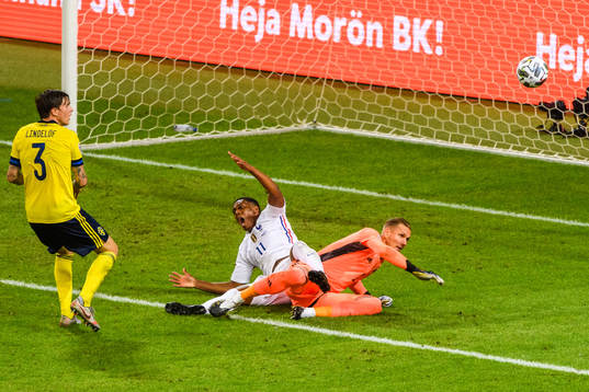 Anthony Martial of France against Victor Nilsson Lindelöf
