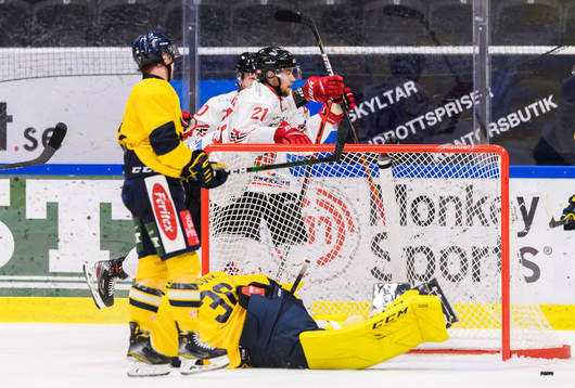 Vita Hästens Kevin Elgestål jublar