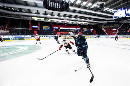 Malmö Redhawks Pathrik Westerholm  och Djurgårdens Marcus