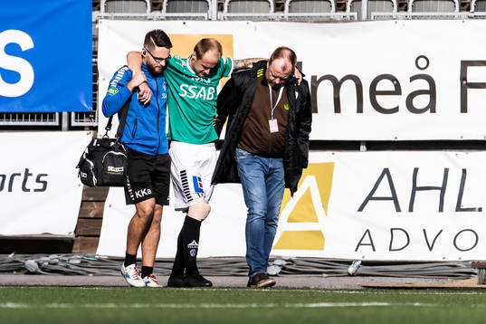 Brages Anton Lundin får hjälp av plan