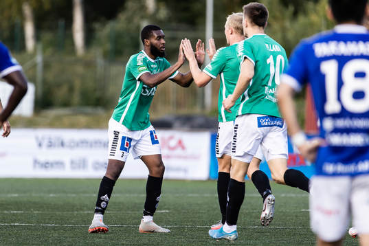 Brages Moses Makasi och André Kamp jublar