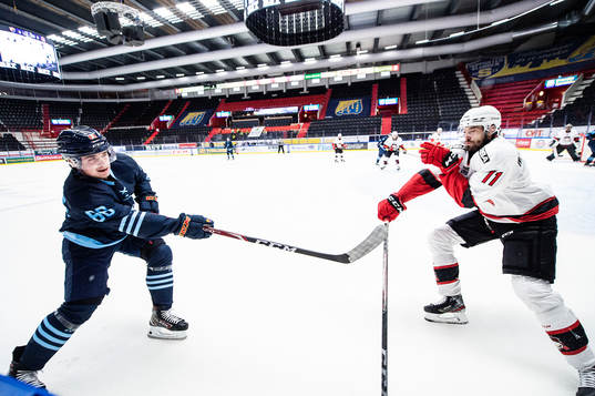 Djurgårdens Alexander Holtz och Malmö Redhawks Markus
