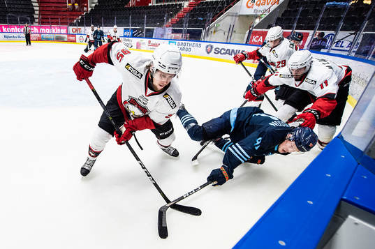 Malmö Redhawks Carl Persson och Djurgårdens Linus