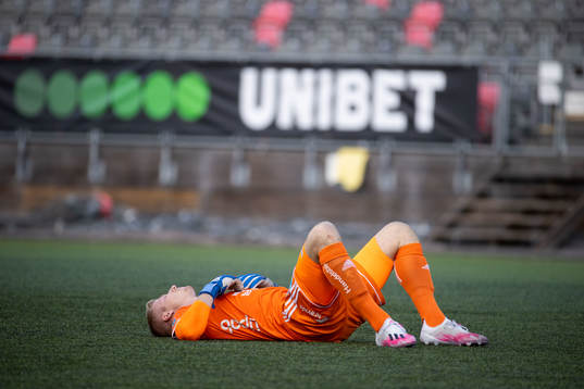Umeås målvakt Viktor Frodig deppar