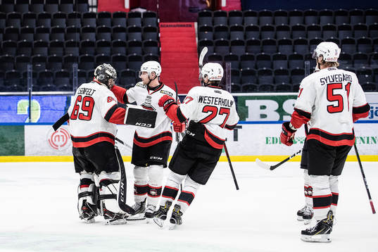 Malmö Redhawks målvakt Oscar Alsenfelt jublar