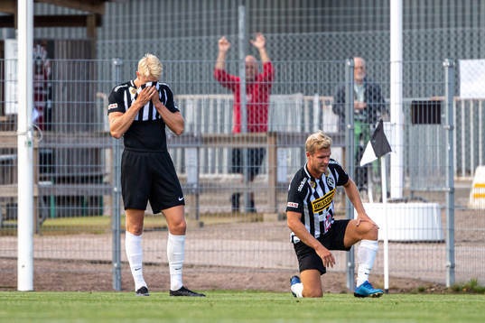 Landskronas Viktor Wihlstrand och Linus Olsson deppar