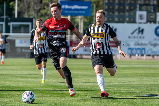 Trollhättans Markus Karlsson och Landskronas Niklas Nielsen