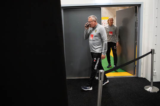 Head coach Janne Andersson and team manager Stefan