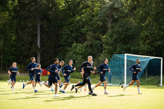 IFK Göteborgs fystränare Kalle Olsson håller i