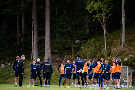 Spelare och ledare samlade