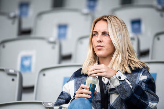 Rosengårds Mimmi Larsson på läktaren