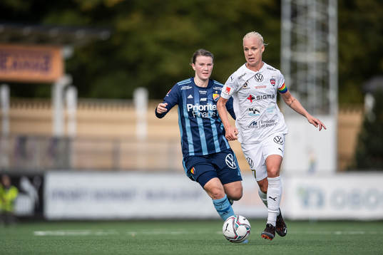 Djurgårdens Frida Boriero och Rosengårds Caroline Seger