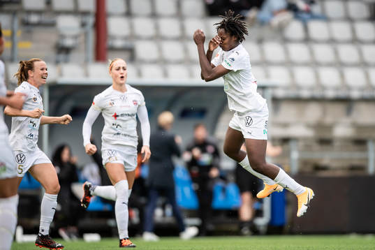 Rosengårds Anam Imo jublar med Jessica Samuelsson och