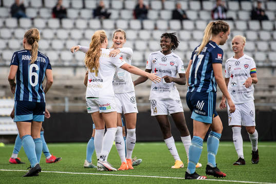 Rosengårds Nathalie Björn och Anam Imo jublar med Glodis
