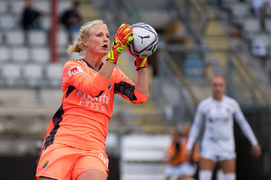 Djurgårdens målvakt Kathrine Østergaard Larsen