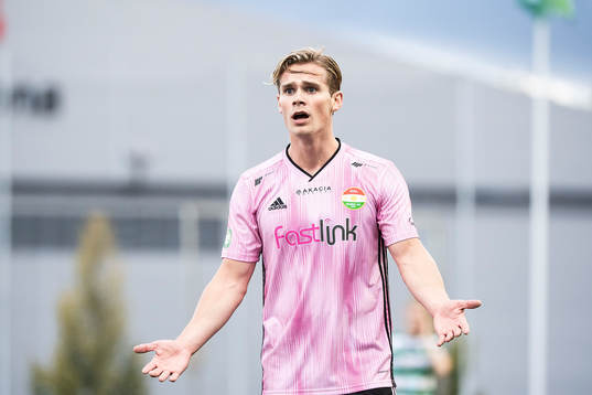 Dalkurds Hampus Finndell reagerar