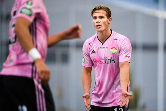 Dalkurds Hampus Finndell reagerar