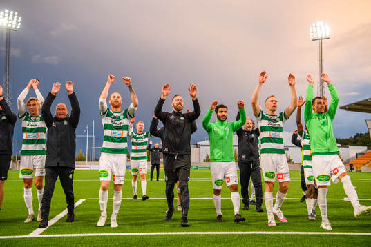 Västerås spelare och ledare jublar