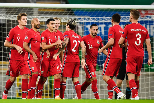 Mohamed «Moi» Elyounoussi of Norway celebrates  the 0-1