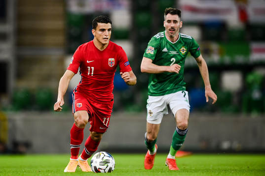 Mohamed «Moi» Elyounoussi of Norway and Michael Smith