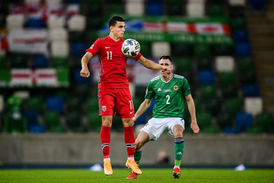 Mohamed «Moi» Elyounoussi of Norway and Michael Smith