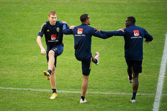 Dejan Kulusevski, Robin Quaison and Ken Sema of the Swedish
