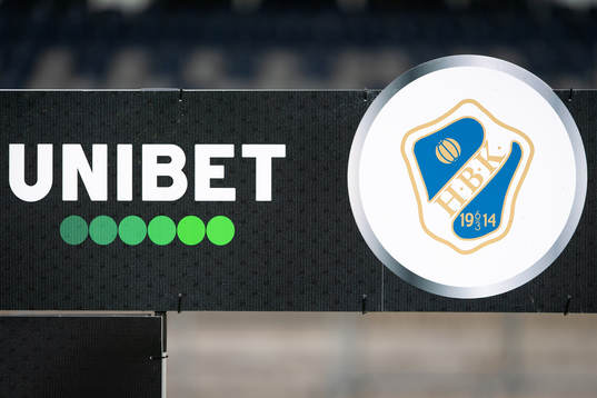 Unibet och HBK logo före fotbollsmatchen i Superettan